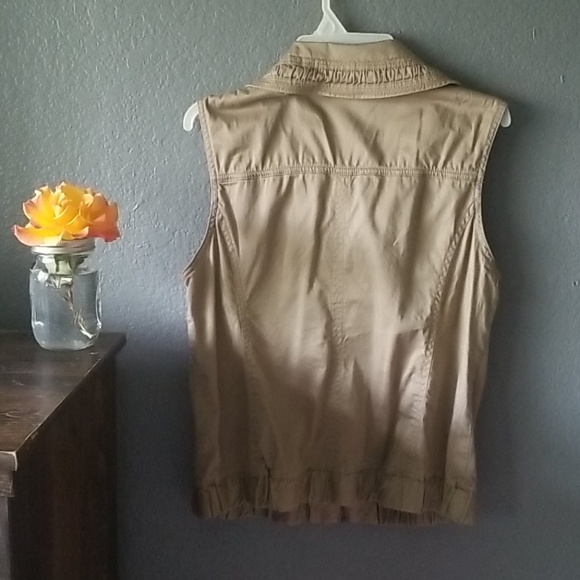 Vest - Picture 2 of 4